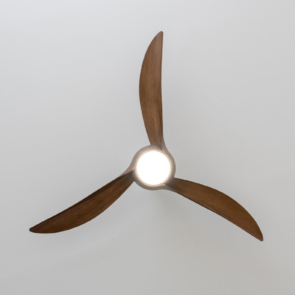 Takfläkt med belysning Cecotec EnergySilence Aero 5295 Brun 18 W 40 W finns hos Aktivcamping