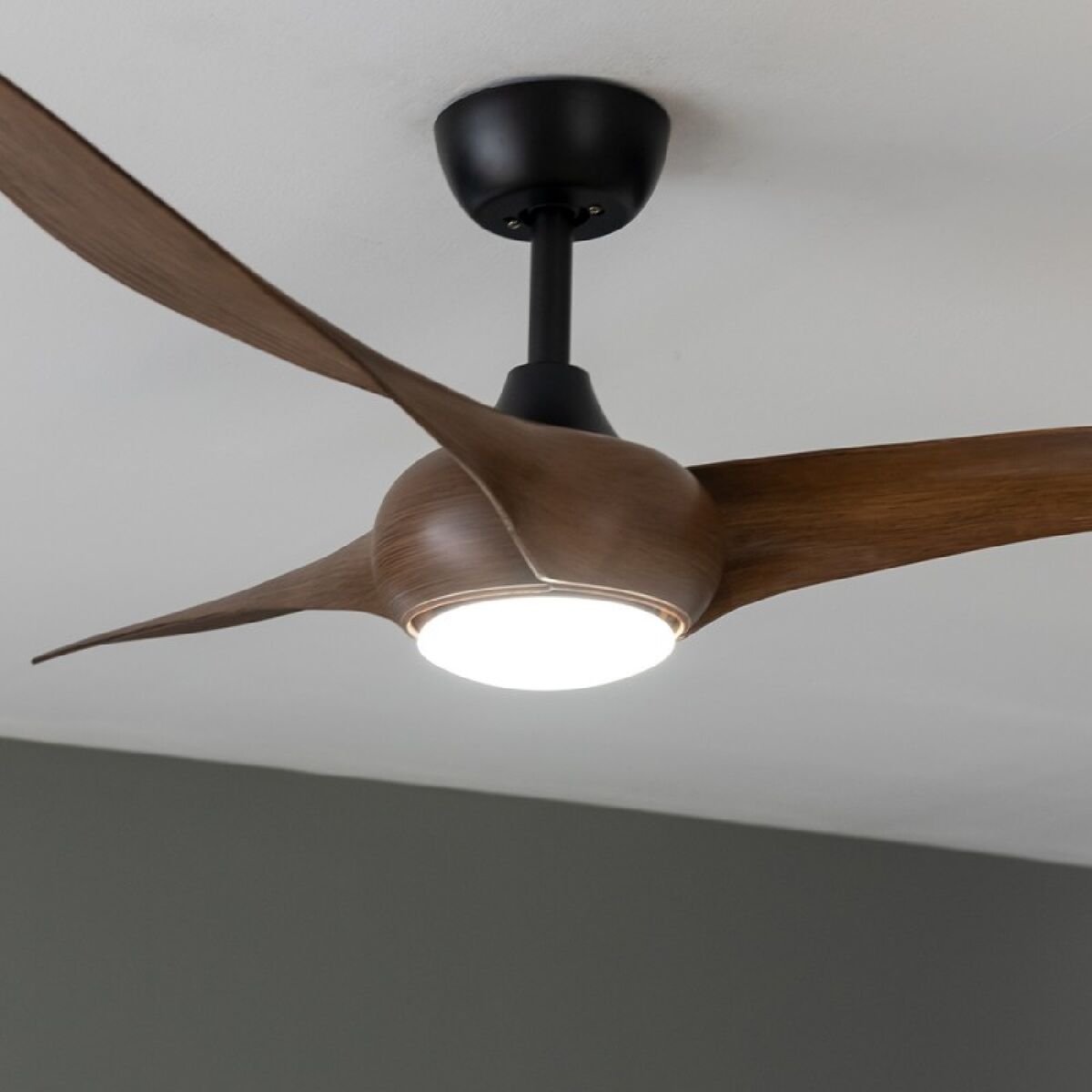 Takfläkt med belysning Cecotec EnergySilence Aero 5295 Brun 18 W 40 W finns hos Aktivcamping