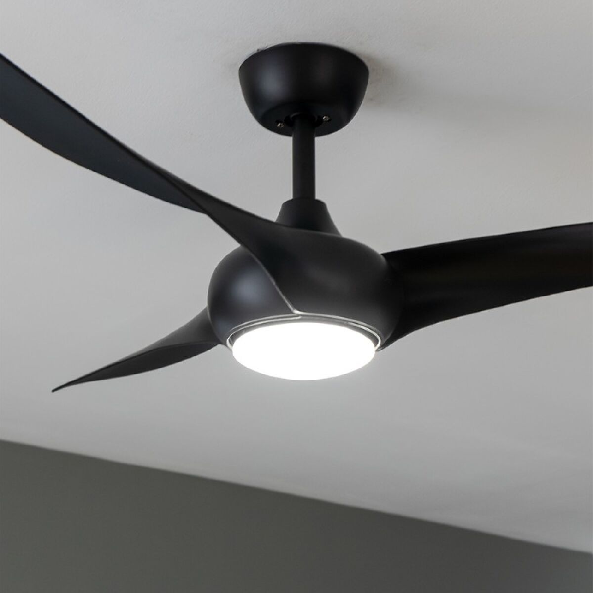 Takfläkt med belysning Cecotec EnergySilence Aero 5295 Svart 18 W 40 W finns hos Aktivcamping