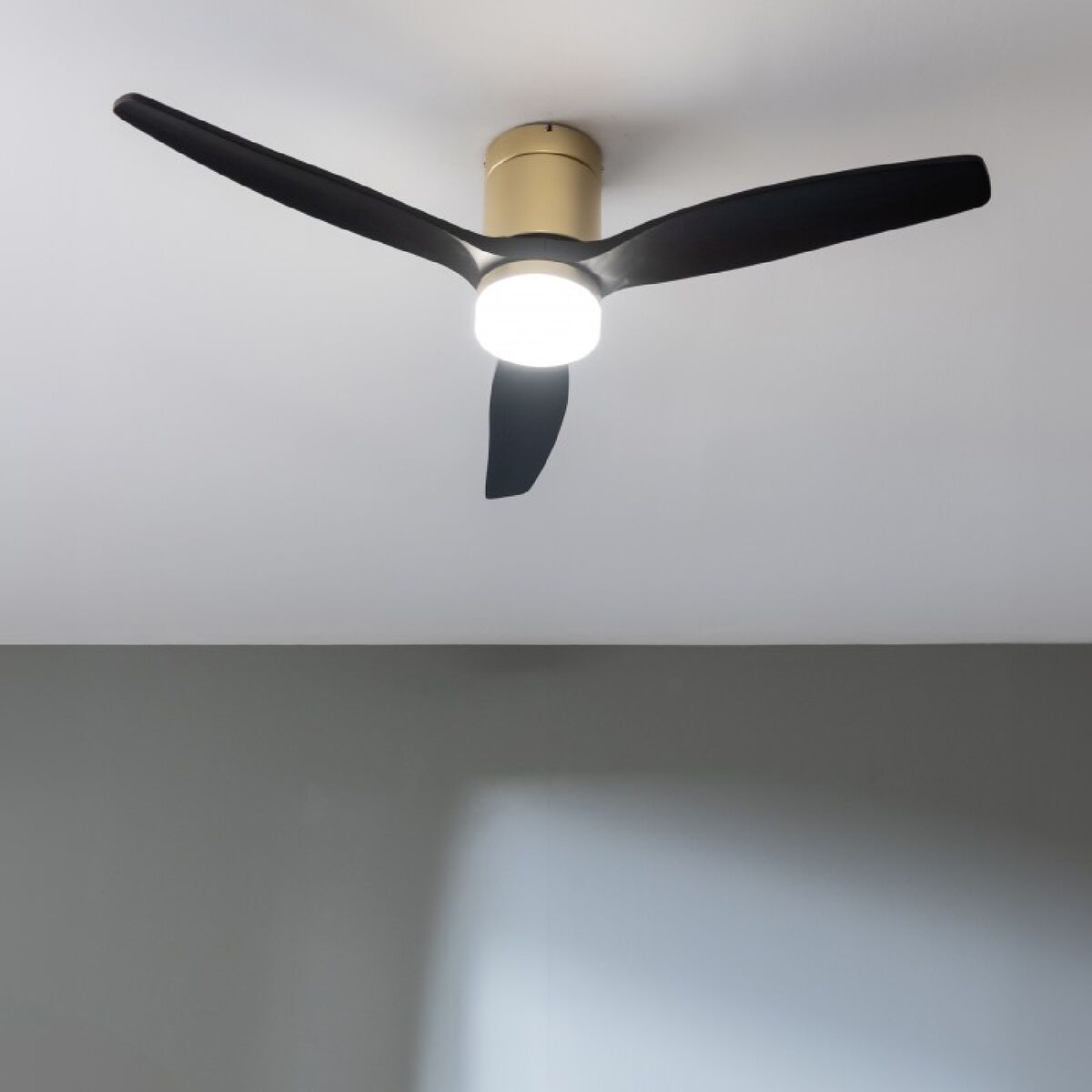 Takfläkt med belysning Cecotec EnergySilence Aero 5600 Aqua Svart Gyllene 20 W 40 W finns hos Aktivcamping