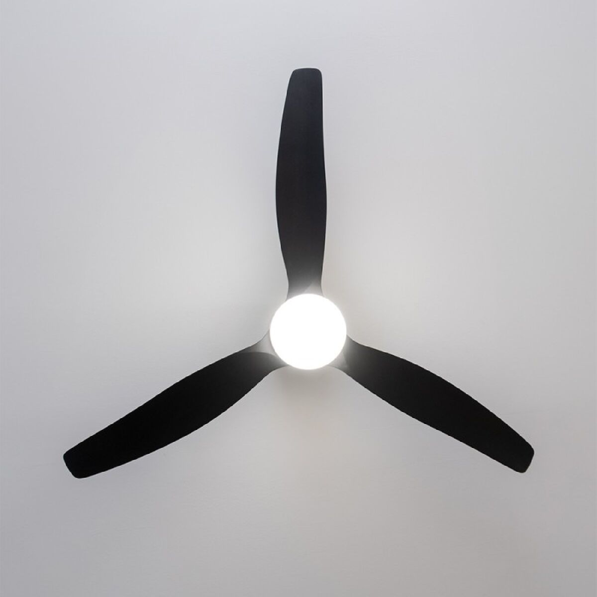 Takfläkt med belysning Cecotec EnergySilence Aero 5600 Aqua Svart Gyllene 20 W 40 W finns hos Aktivcamping