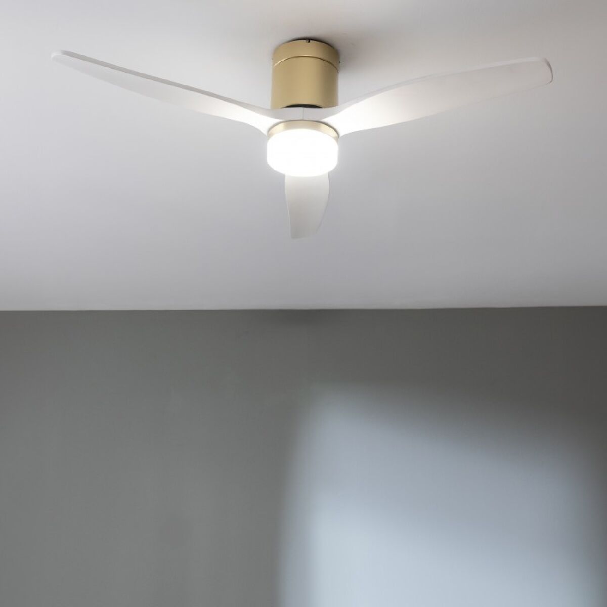 Takfläkt med belysning Cecotec EnergySilence Aero 5600 Aqua Vit Brun Gyllene 18 W 40 W finns hos Aktivcamping