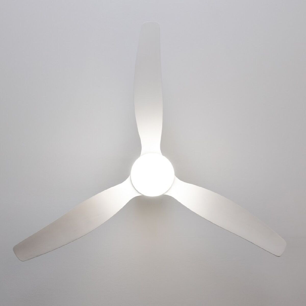 Takfläkt med belysning Cecotec EnergySilence Aero 5600 Aqua Vit Brun Gyllene 18 W 40 W finns hos Aktivcamping
