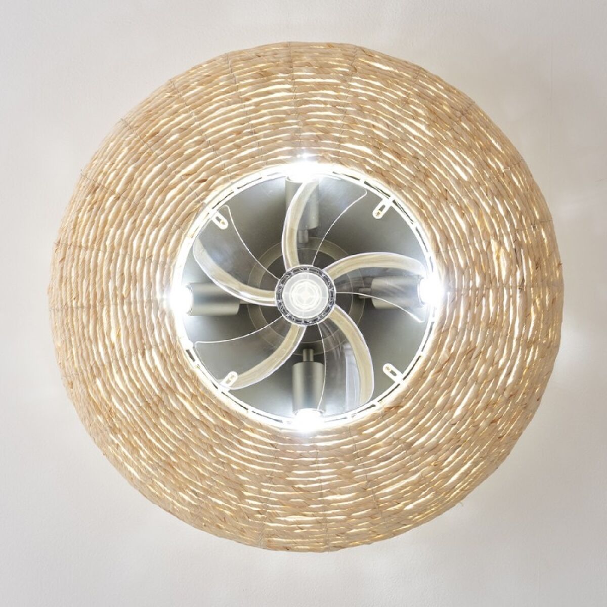 Takfläkt med belysning Cecotec EnergySilence LampAero 600 20 W 70 W finns hos Aktivcamping