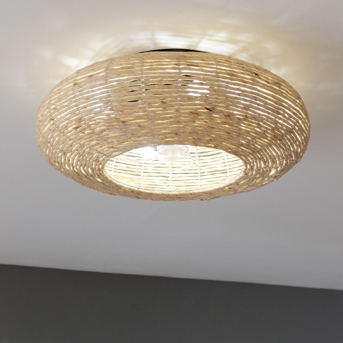 Takfläkt med belysning Cecotec EnergySilence LampAero 600 20 W 70 W finns hos Aktivcamping