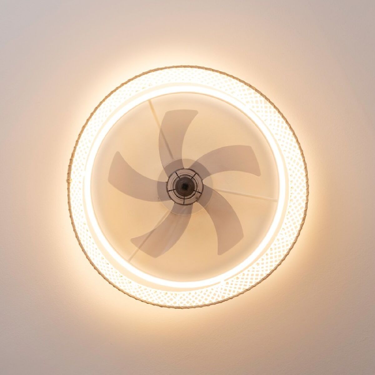 Takfläkt med belysning Cecotec EnergySilence LampAero 620 20 W 45 W finns hos Aktivcamping