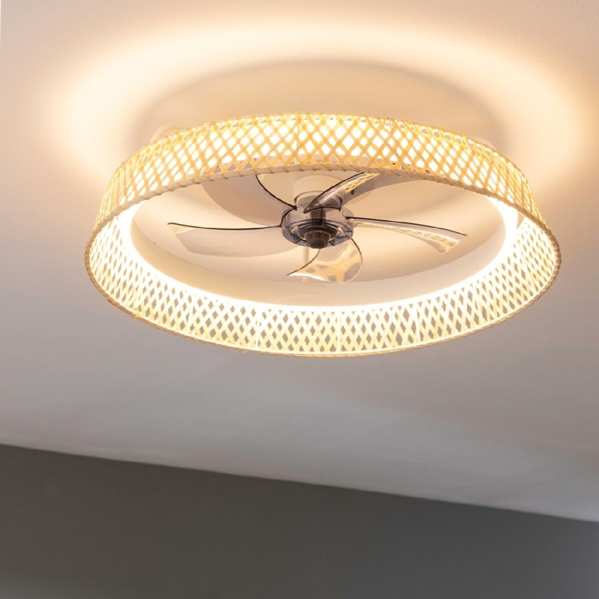 Takfläkt med belysning Cecotec EnergySilence LampAero 620 20 W 45 W finns hos Aktivcamping