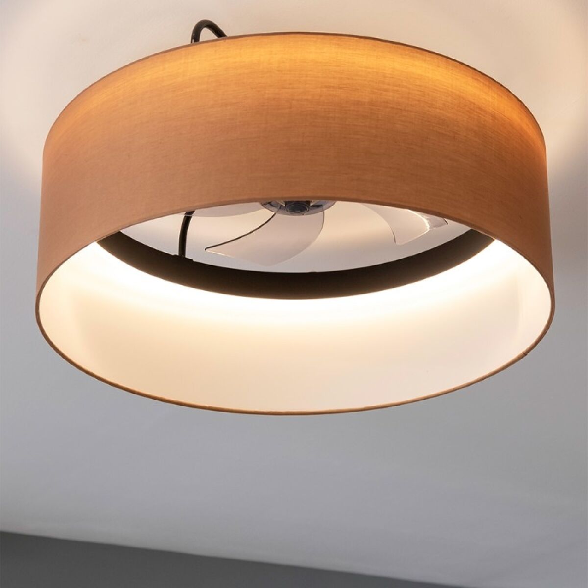 Takfläkt med belysning Cecotec EnergySilence LampAero 650 20 W 45 W finns hos Aktivcamping