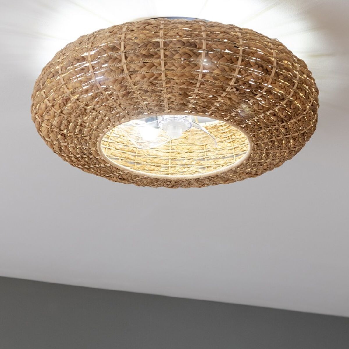 Takfläkt med belysning Cecotec EnergySilence LampAero 650 20 W 70 W finns hos Aktivcamping