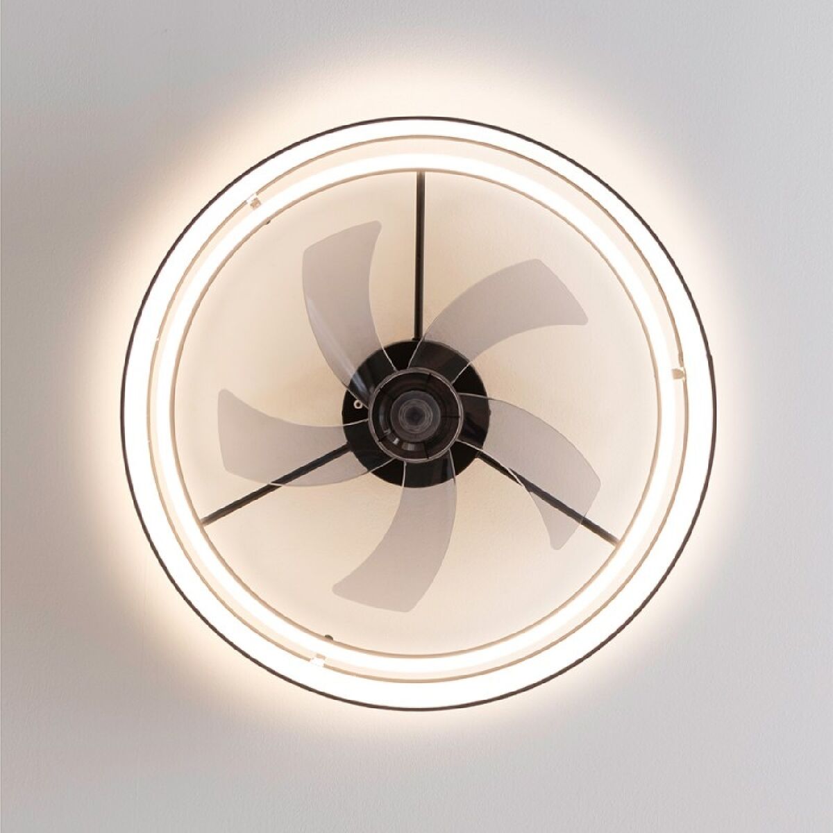 Takfläkt med belysning Cecotec EnergySilence LampAero 650 Svart 20 W 45 W finns hos Aktivcamping