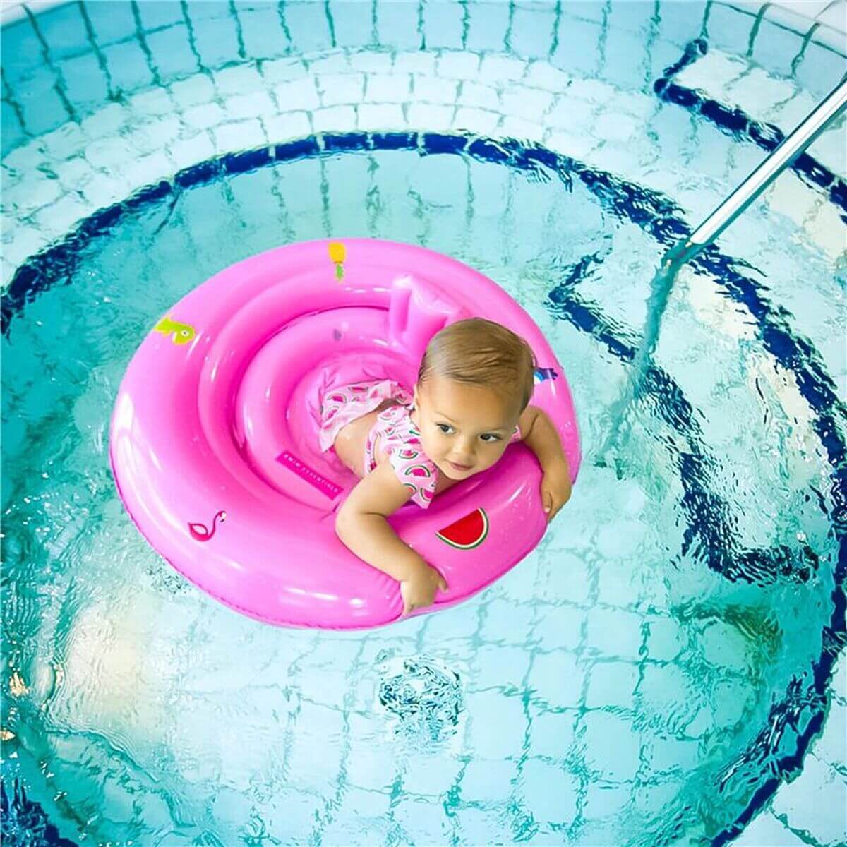 Uppblåsbar flytring Swim Essentials Rosa finns hos Aktivcamping