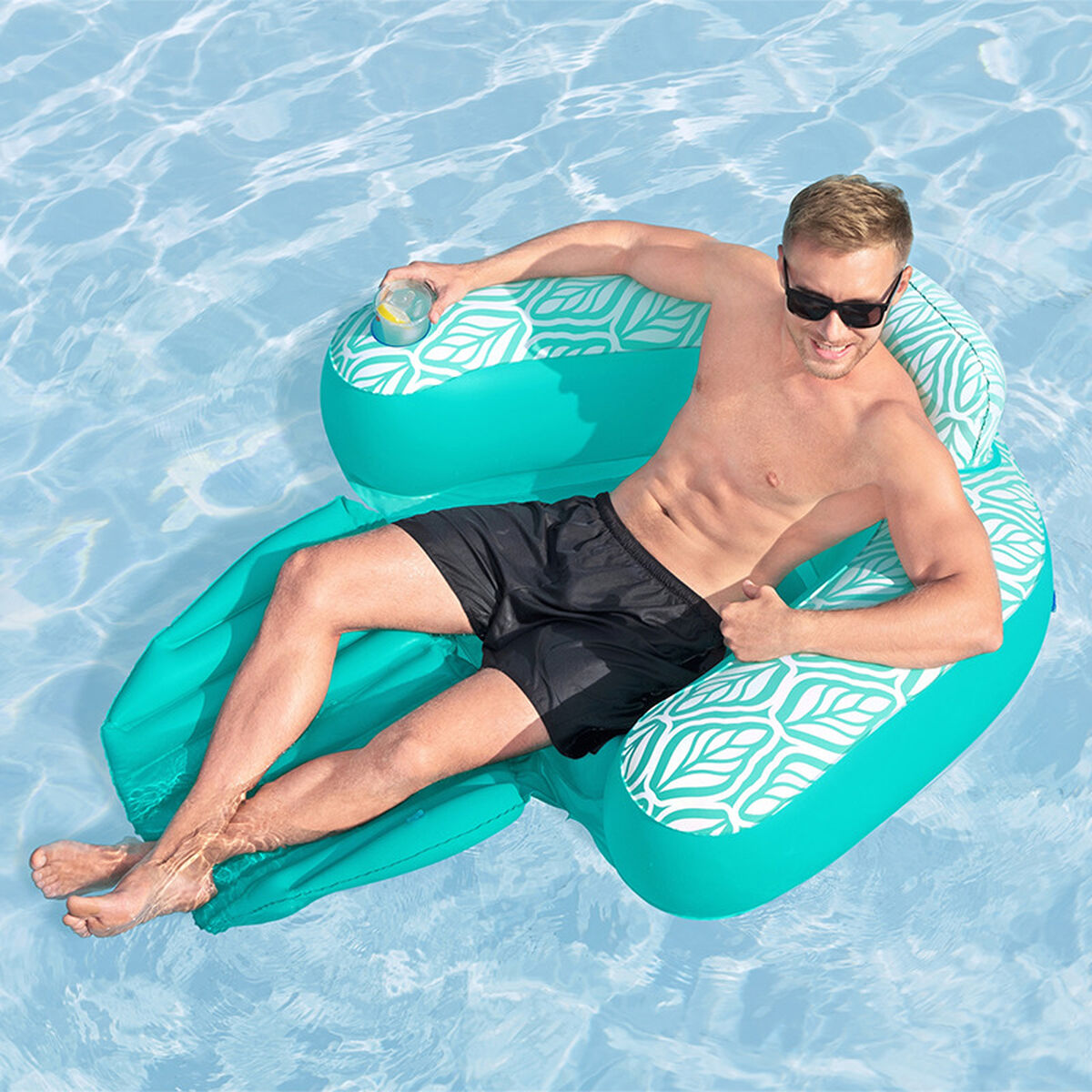 Uppblåsbar poolstol Bestway Comfort Plush 145 x 120 cm finns hos Aktivcamping