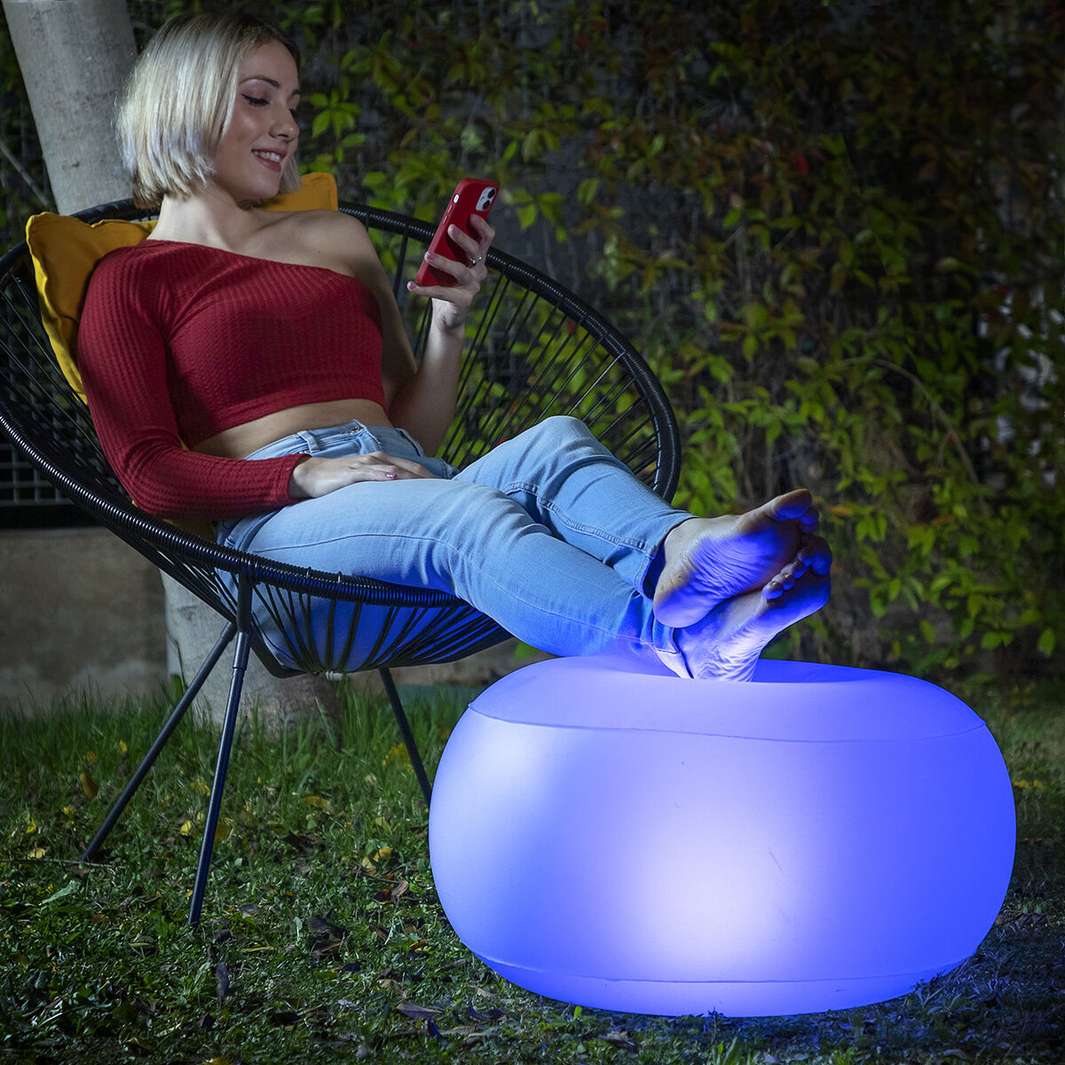 Uppblåsbar stol med flerfärgad LED och fjärrkontroll Pulight InnovaGoods finns hos Aktivcamping