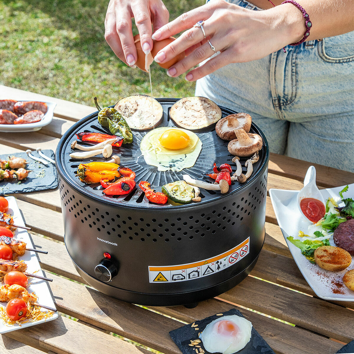 Portable smokeless charcoal grill CleanQ InnovaGoods