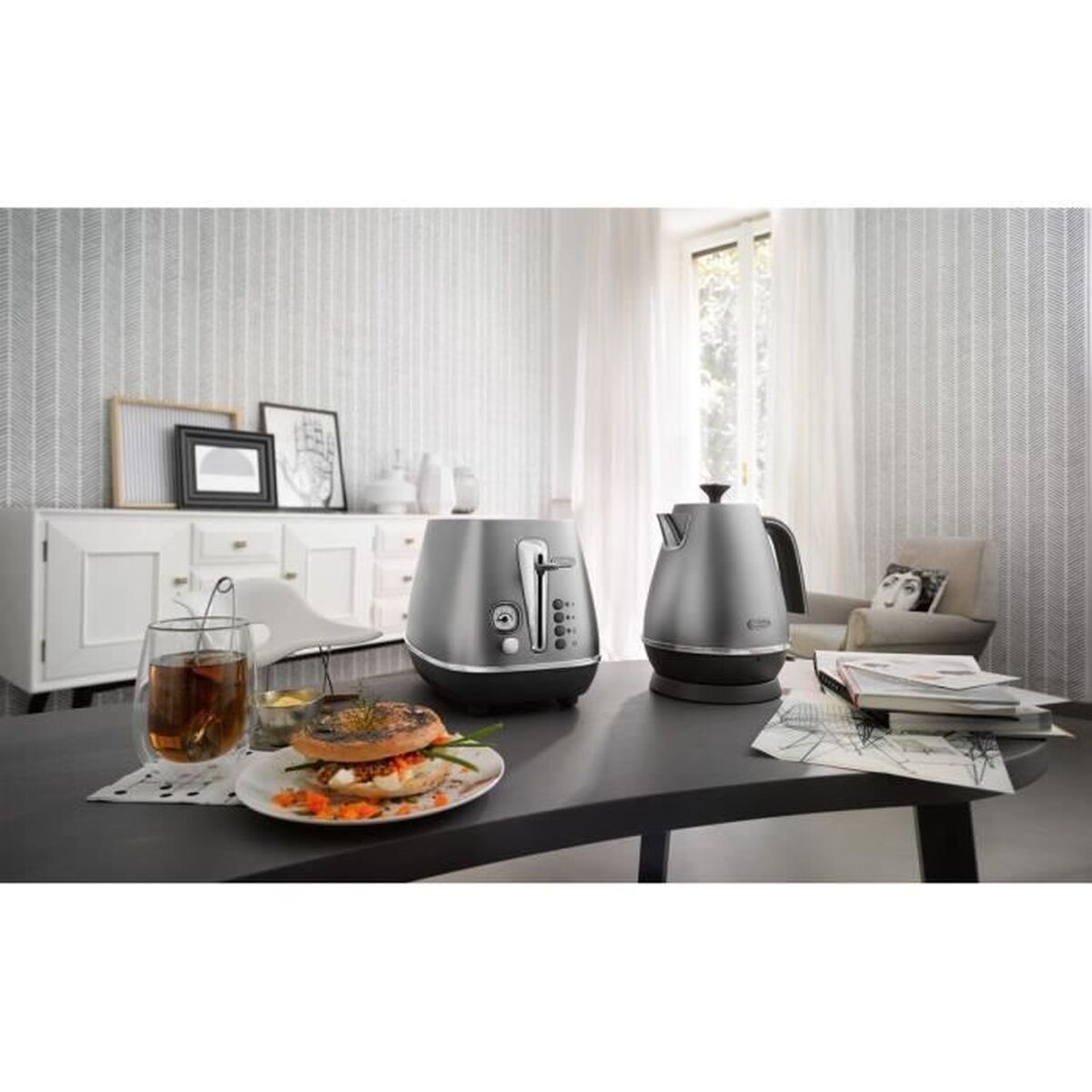 Vattenkokare DeLonghi KBI2001.S 2000 W 1,7 L Silvrig Krom Metall finns hos Aktivcamping