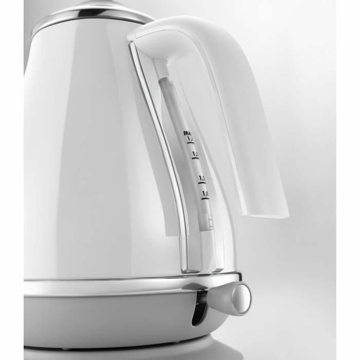 Vattenkokare DeLonghi Vit Rostfritt stål 1,7 L 2000 W finns hos Aktivcamping