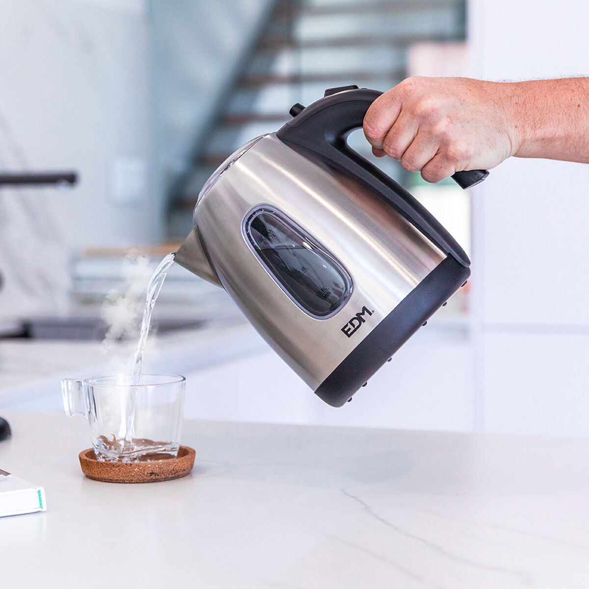 Vattenkokare EDM 07656 Kettle Svart Rostfritt stål 2200 W 1,7 L finns hos Aktivcamping