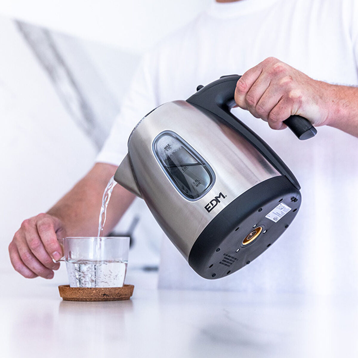 Vattenkokare EDM 07656 Kettle Svart Rostfritt stål 2200 W 1,7 L finns hos Aktivcamping