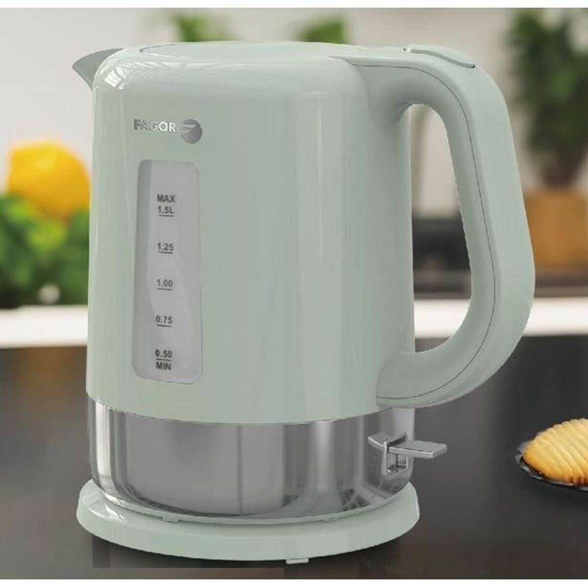 Vattenkokare Fagor 1850-2200 W 1,5 L finns hos Aktivcamping