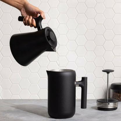 Vattenkokare Fellow Svart Rostfritt stål Plast 1200 W 900 ml finns hos Aktivcamping