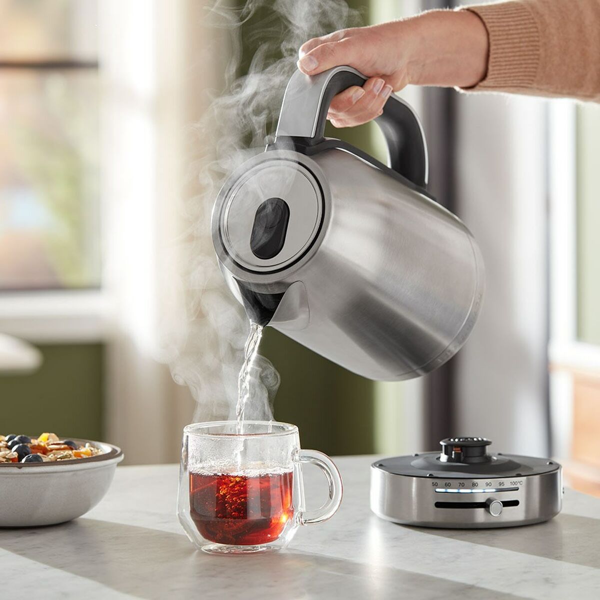 Vattenkokare KitchenAid 5KEK1701ESX Grå plástico,acero inoxidable 2400 W 1,7 L (1 antal) finns hos Aktivcamping