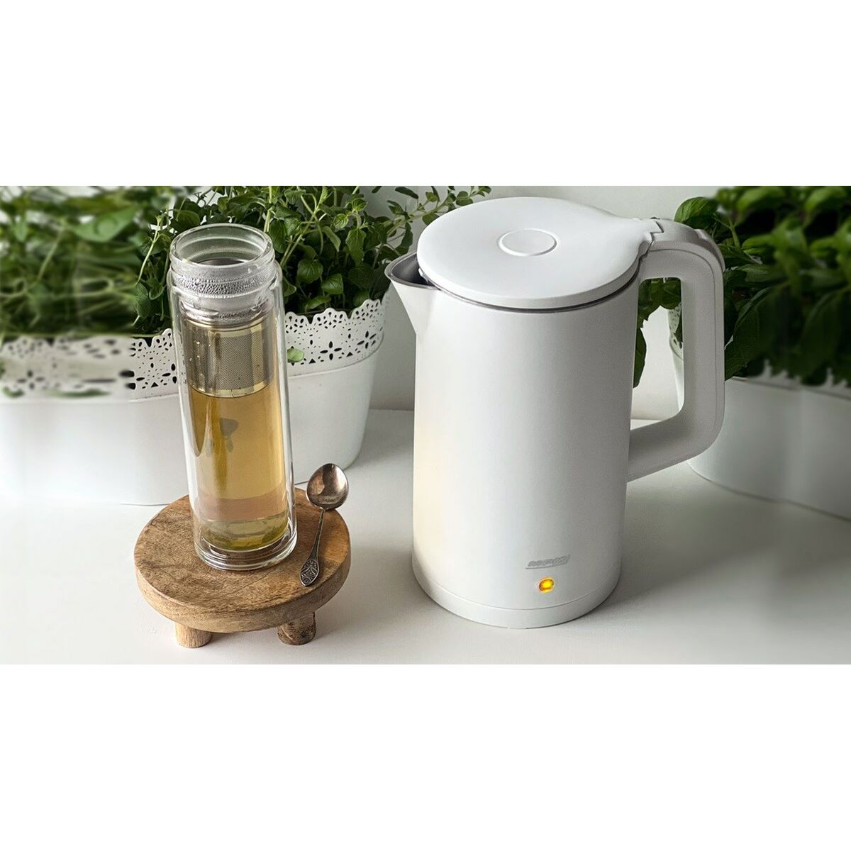 Vattenkokare Mpm MCZ-105 Vit Plast 2200 W 1,7 L finns hos Aktivcamping
