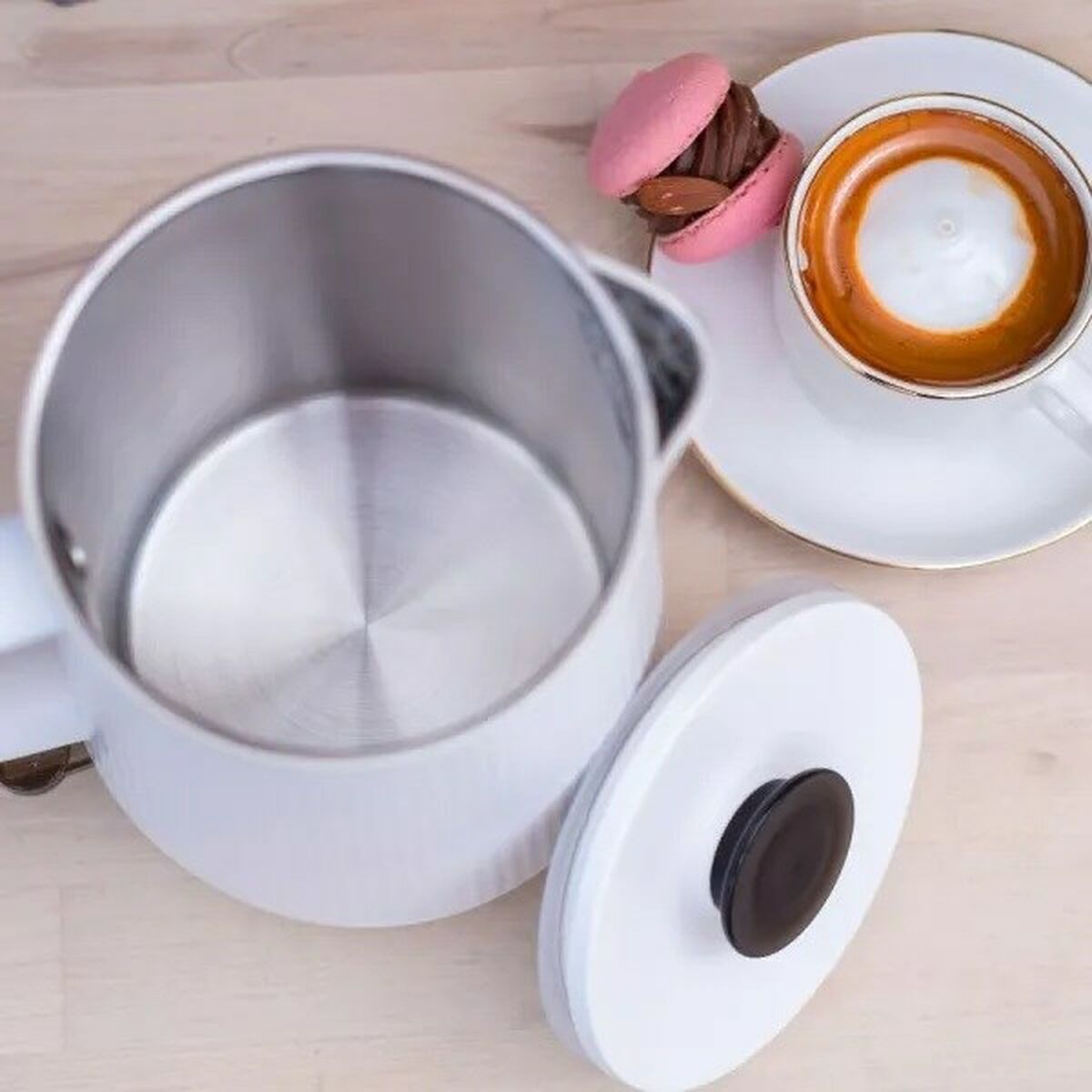 Vattenkokare Mpm MCZ-115 Vit Rostfritt stål Plast 1800 W 1,5 L finns hos Aktivcamping