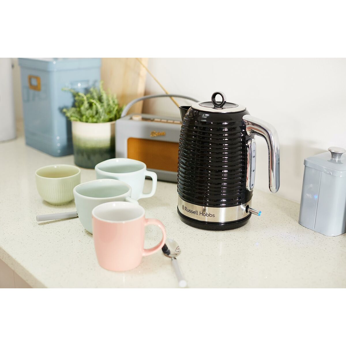 Vattenkokare Russell Hobbs 24361-70 Svart Multicolour Plast 1,7 L finns hos Aktivcamping