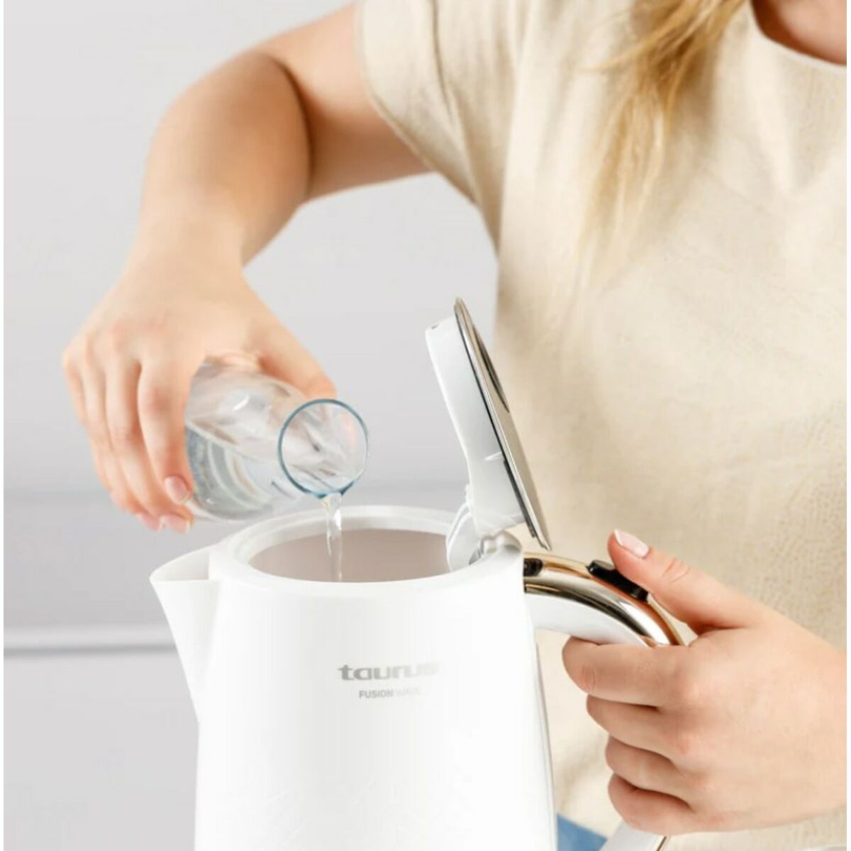 Vattenkokare Taurus 958571000 Vit Rostfritt stål Plast 2200 W 1,7 L finns hos Aktivcamping