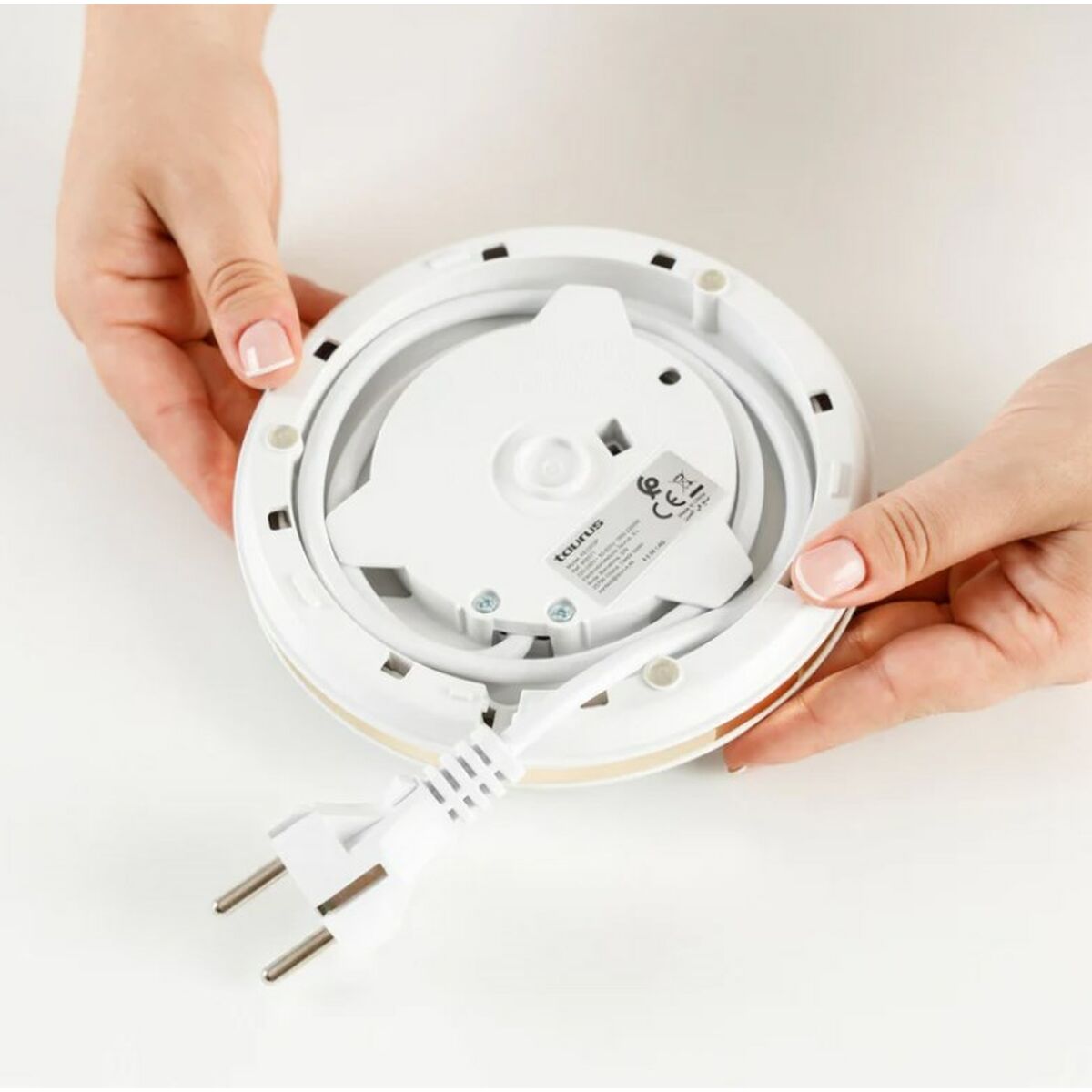 Vattenkokare Taurus 958571000 Vit Rostfritt stål Plast 2200 W 1,7 L finns hos Aktivcamping