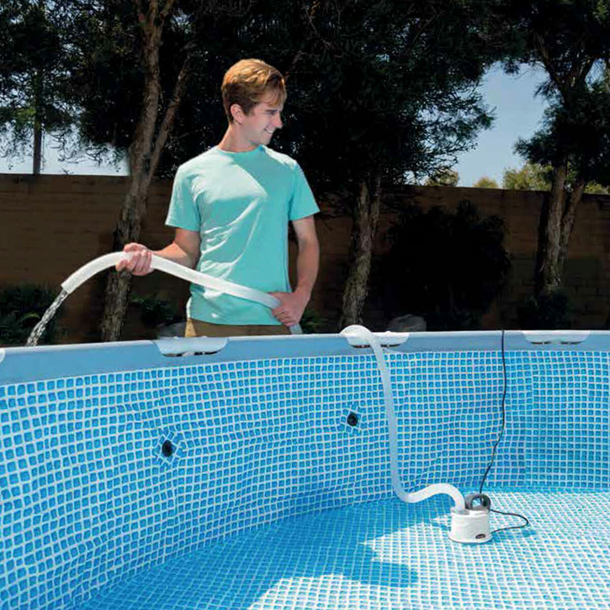 Vattenpump Intex 28606 220-240 V - finns hos Aktivcamping