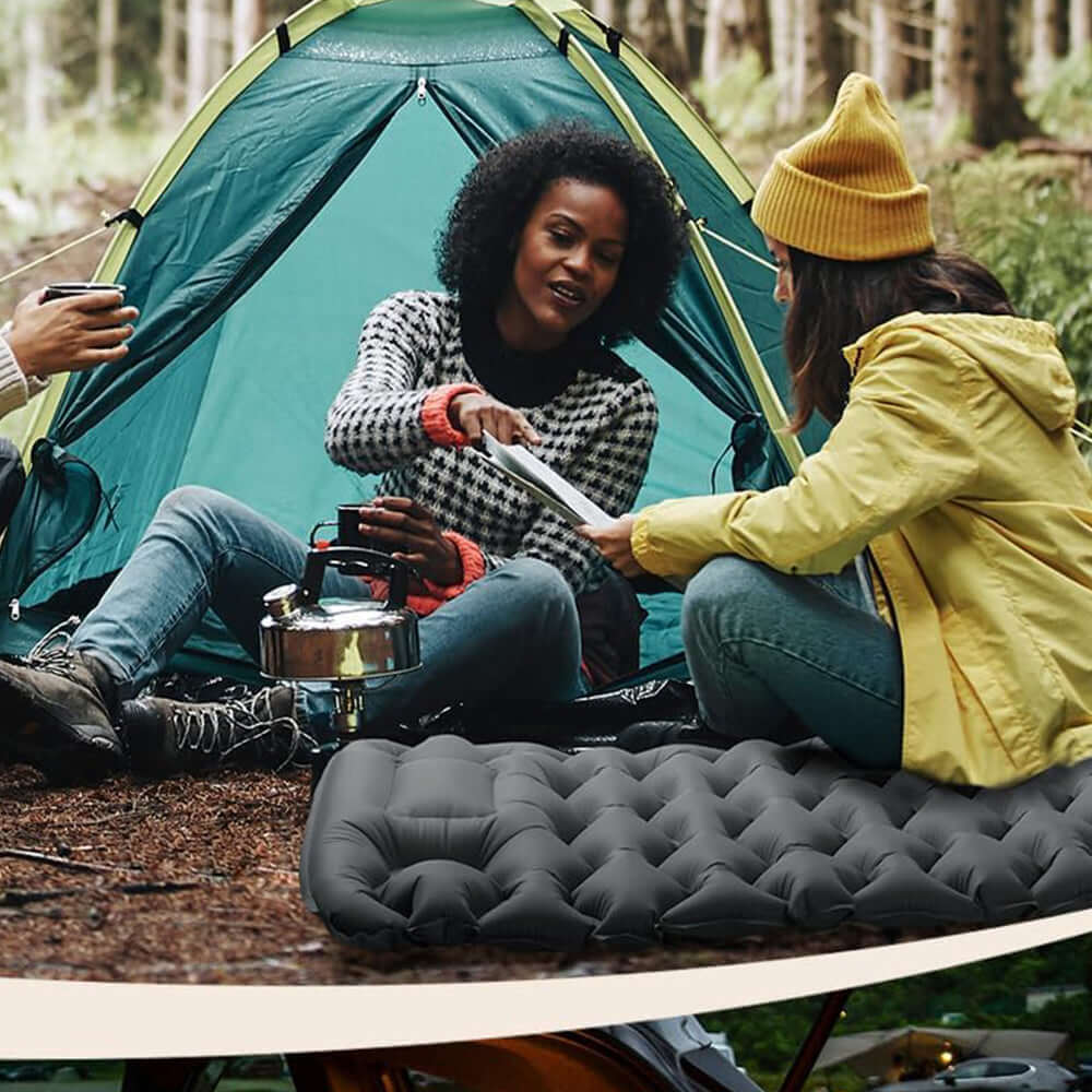 Luftmadrass grå för camping och vandring finns hos Aktivcamping