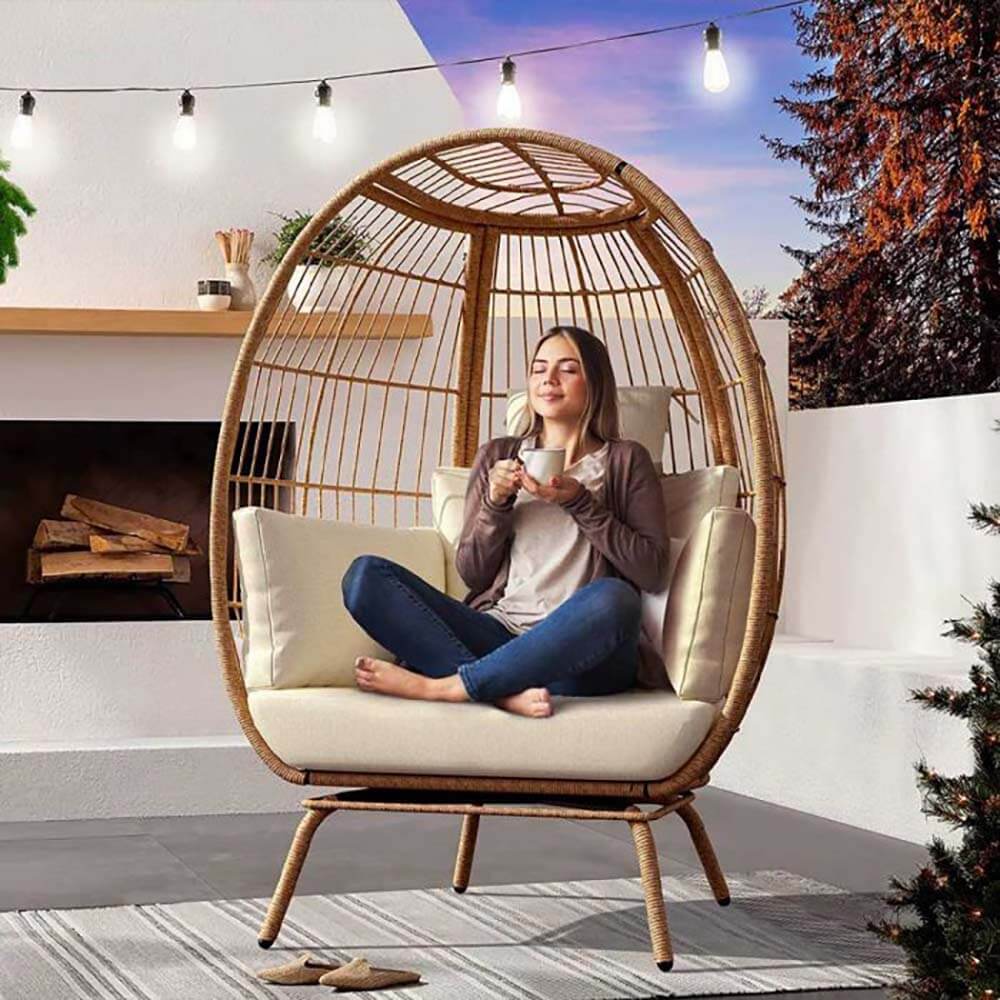 Flätad loungefåtölj med dyna för trädgård och terrass finns hos Aktivcamping