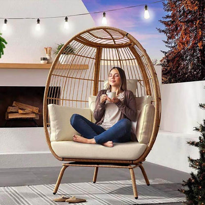 Flätad loungefåtölj med dyna för trädgård och terrass finns hos Aktivcamping