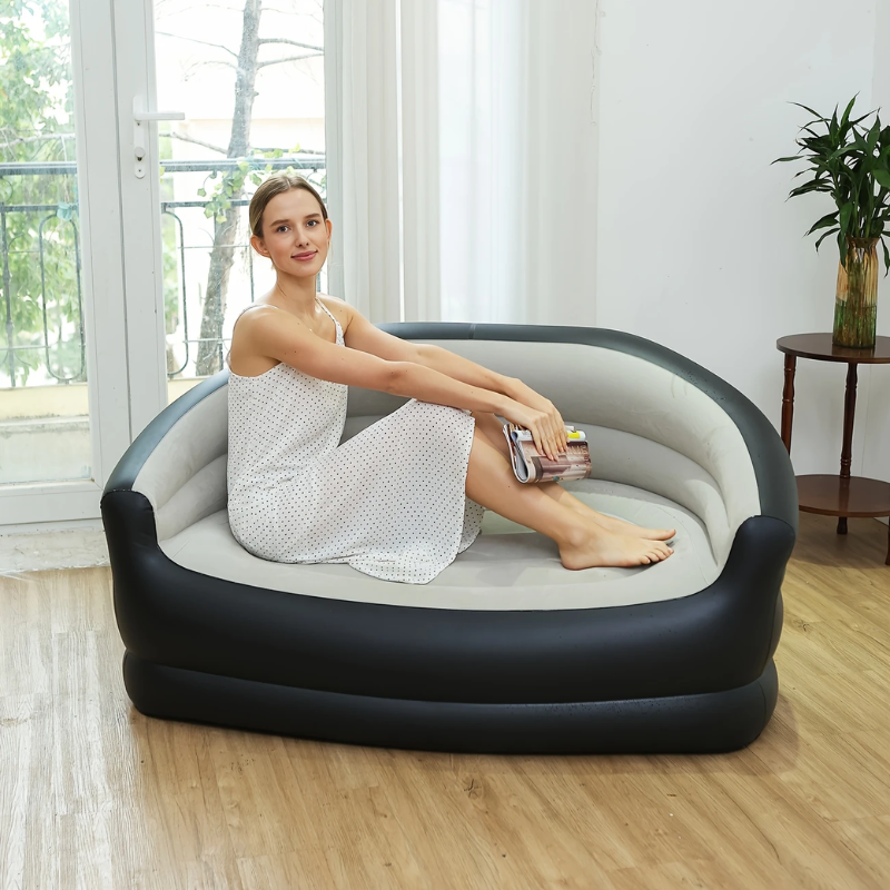 Uppblåsbar 2-personers soffa med fotpump grå PVC ergonomisk design