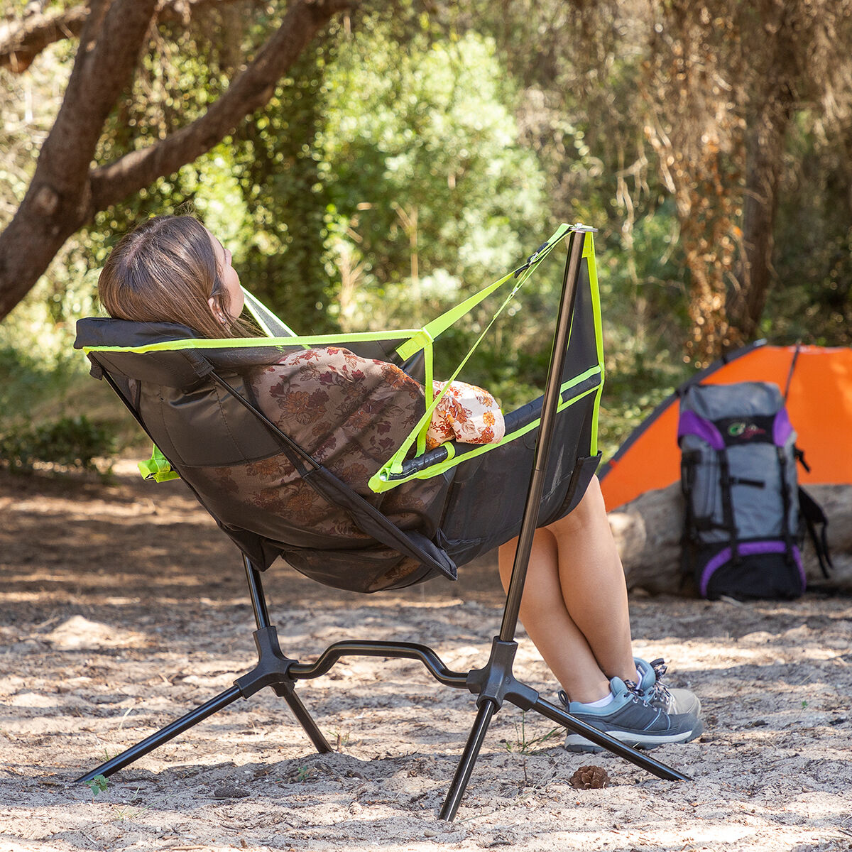 Hopfällbar campingstol med gungfunktion Kamprock InnovaGoods finns hos Aktivcamping